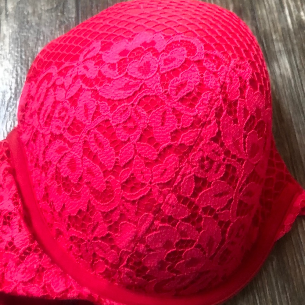 V/S-Very Sexy-38D- Red-excellent